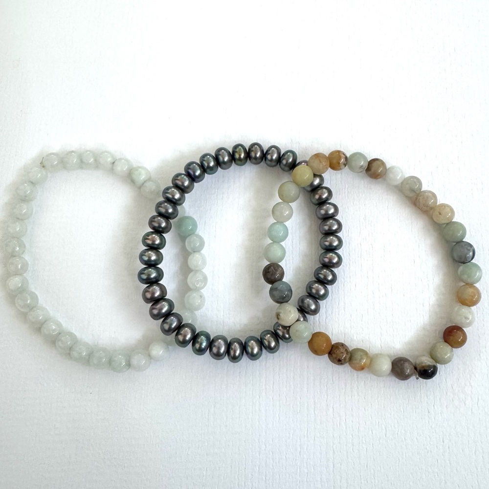 3 Vintage Bracelets. Beautiful Stones with Elastic Bands. 2015.